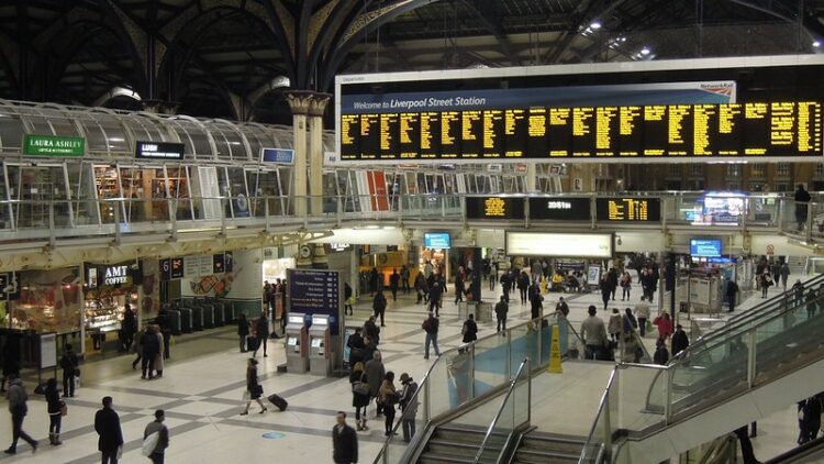 Strajki UK – co nas czeka na święta? Czy będą kursowały pociągi? [NASZ RAPORT] 