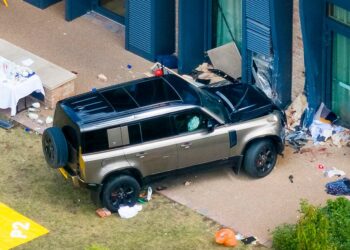 Samochód wjechał w budynek szkoły. Tragedia w Wimbledonie, są ofiary