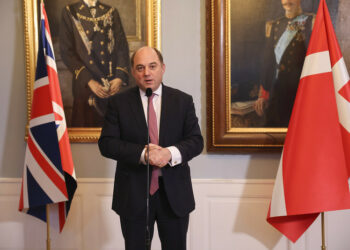 Brytyjski sekretarz obrony odejdzie z rządu