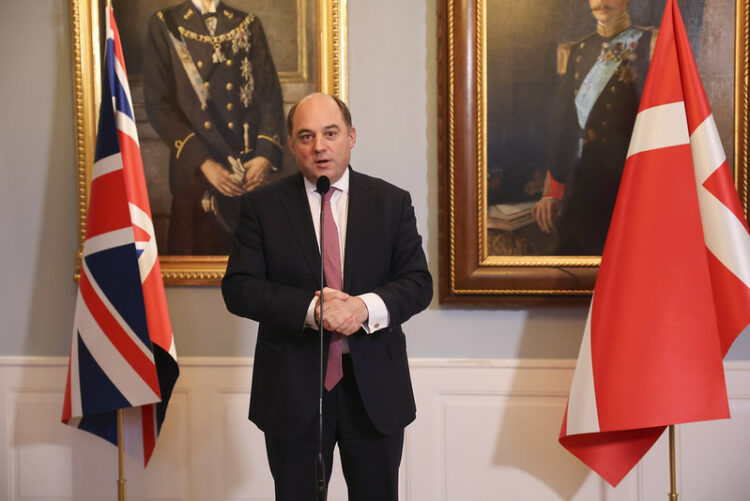 Brytyjski sekretarz obrony odejdzie z rządu