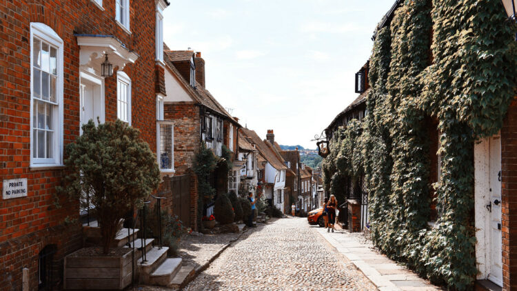Najbardziej „naturalnie piękne” miasteczko Wielkiej Brytanii, godzinę drogi od Londynu
