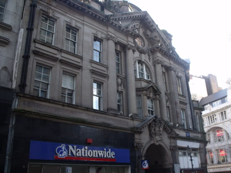 Bank w tarapatach! Aplikacja bankowa padła, klienci wściekli – „Nie mam dostępu do swoich pieniędzy!”