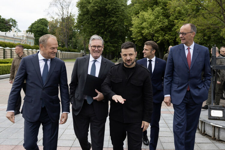 Starmer, Tusk, Macron i Merz ramię w ramię z Zełenskim! „Putin, dość wojny! Zgódź się na rozejm!”