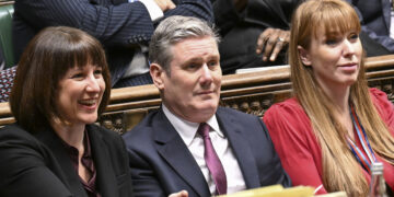 Rodzina ofiary Epsteina wściekła na Keira Starmera! Afera z Mandelsonem Epsteinem wstrząsa Wielką Brytanią