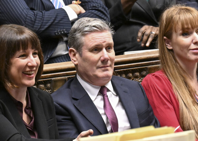 Rodzina ofiary Epsteina wściekła na Keira Starmera! Afera z Mandelsonem Epsteinem wstrząsa Wielką Brytanią