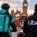 Kurier Deliveroo i kierowca Ubera w Londynie – ilustracja zmian dotyczących samozatrudnienia
